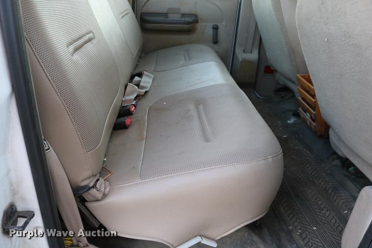 image for item DC3582 2001 Ford F250 Super Duty Crew Cab pickup truck