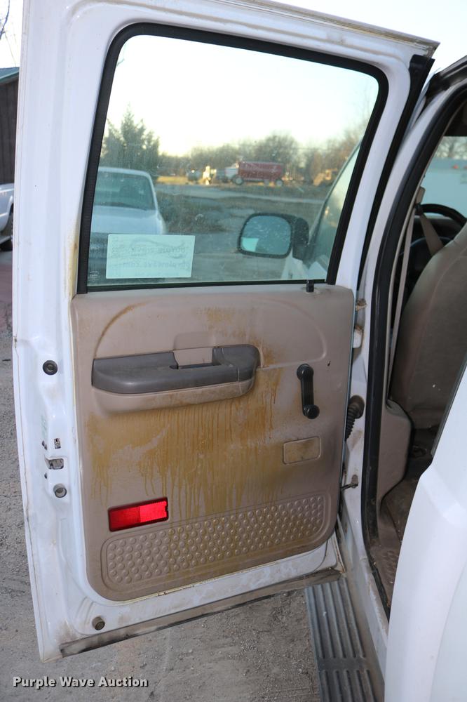 image for item DC3582 2001 Ford F250 Super Duty Crew Cab pickup truck