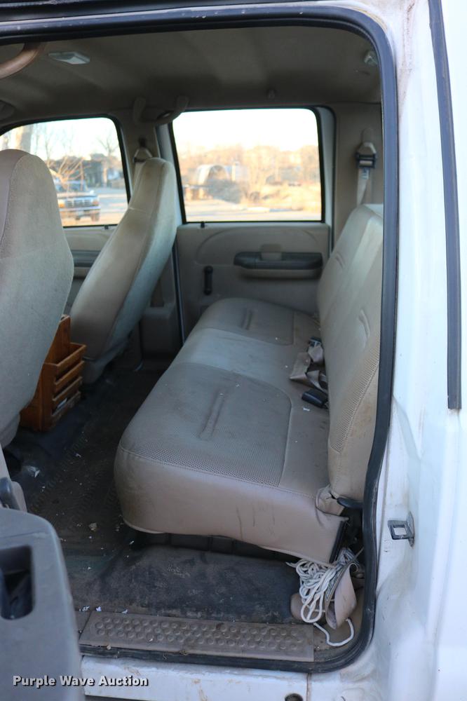 image for item DC3582 2001 Ford F250 Super Duty Crew Cab pickup truck