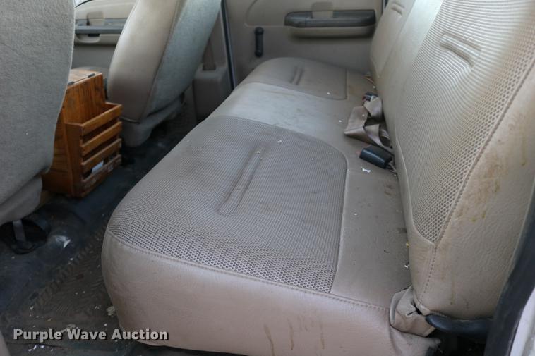 image for item DC3582 2001 Ford F250 Super Duty Crew Cab pickup truck