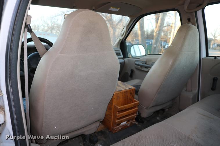 image for item DC3582 2001 Ford F250 Super Duty Crew Cab pickup truck