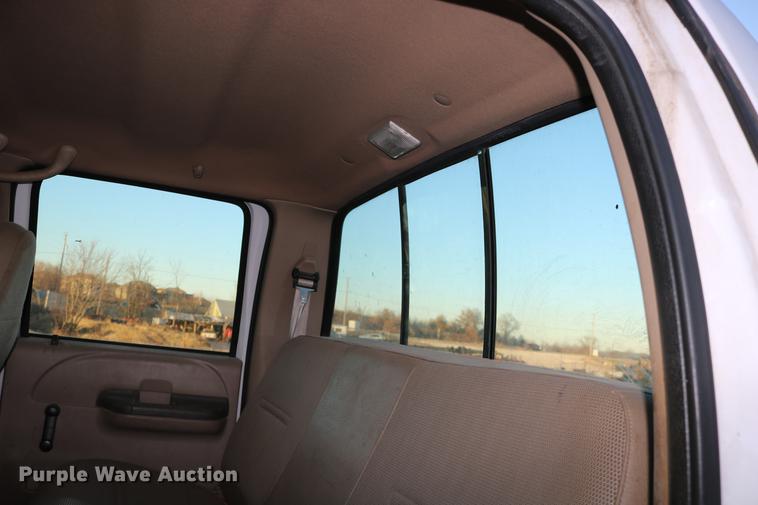 image for item DC3582 2001 Ford F250 Super Duty Crew Cab pickup truck