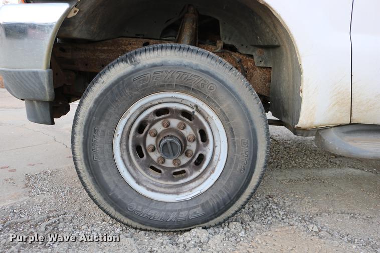 image for item DC3582 2001 Ford F250 Super Duty Crew Cab pickup truck