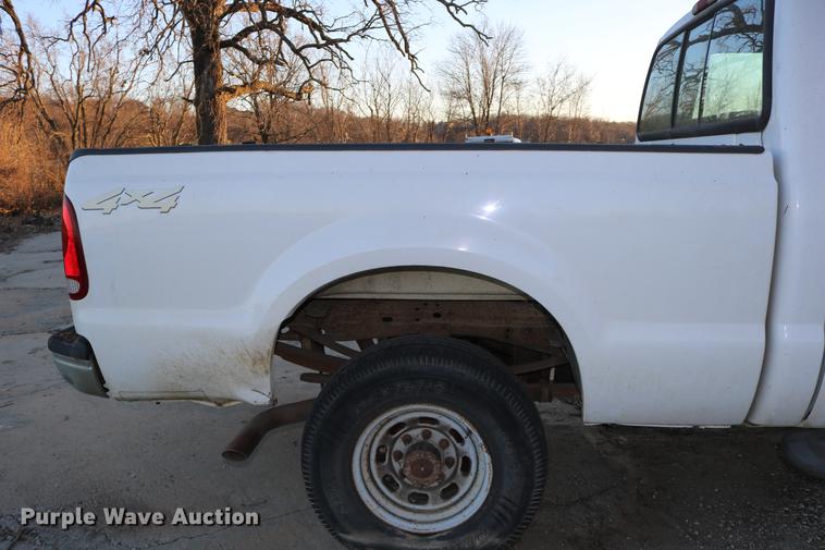 image for item DC3582 2001 Ford F250 Super Duty Crew Cab pickup truck