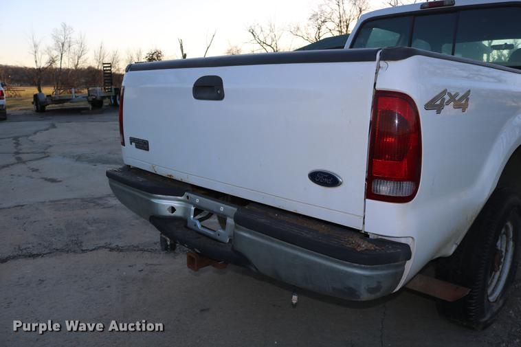 image for item DC3582 2001 Ford F250 Super Duty Crew Cab pickup truck