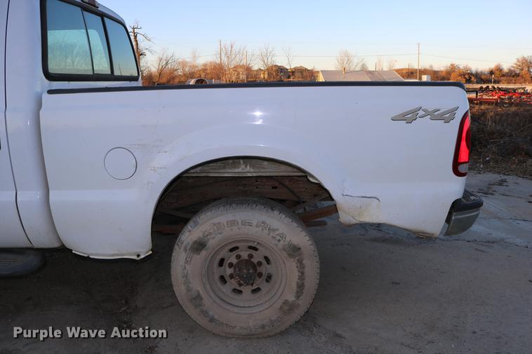 image for item DC3582 2001 Ford F250 Super Duty Crew Cab pickup truck