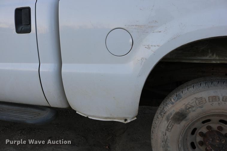 image for item DC3582 2001 Ford F250 Super Duty Crew Cab pickup truck