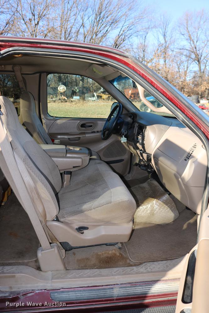 image for item DC3583 1999 Ford F250 SuperCab pickup truck