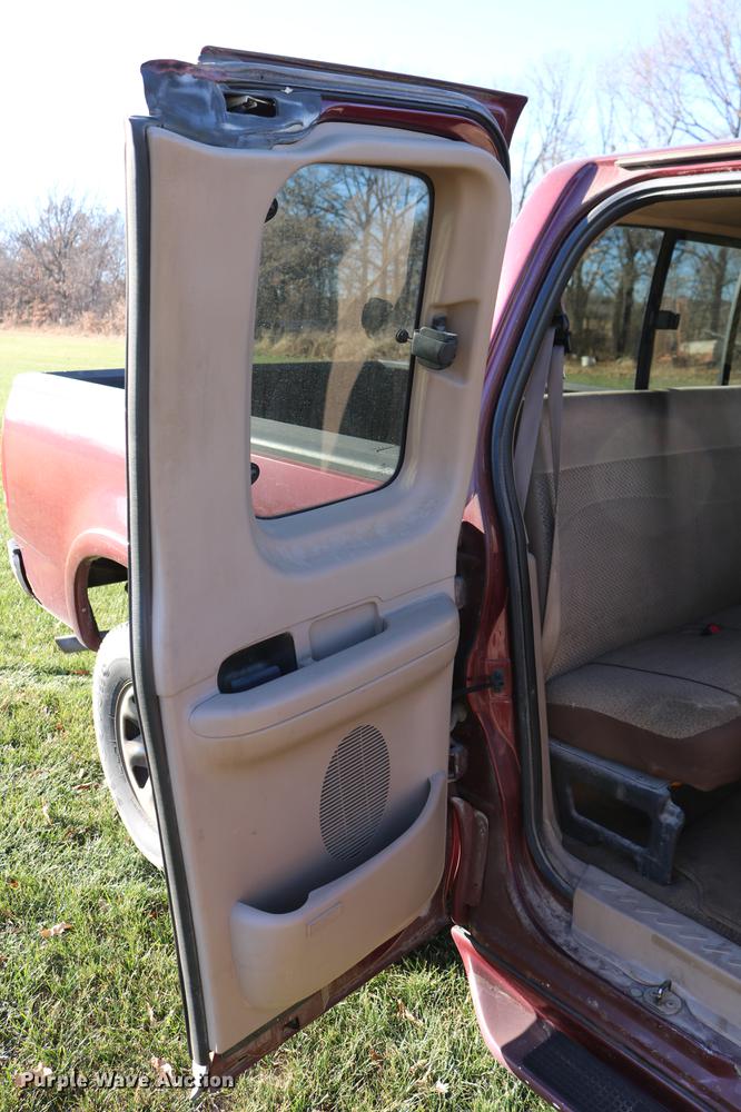 image for item DC3583 1999 Ford F250 SuperCab pickup truck