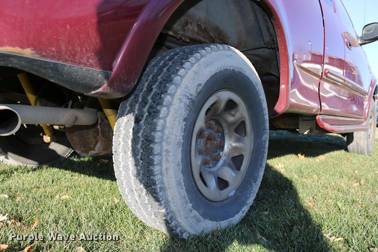 image for item DC3583 1999 Ford F250 SuperCab pickup truck