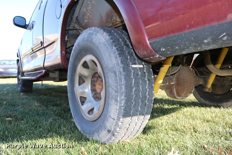 image for item DC3583 1999 Ford F250 SuperCab pickup truck