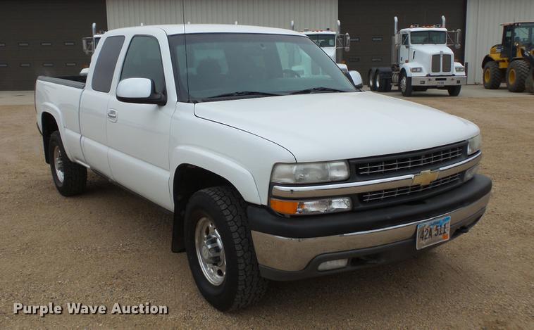 image for item DC4745 2000 Chevrolet Silverado K2500 Ext. Cab pickup truck