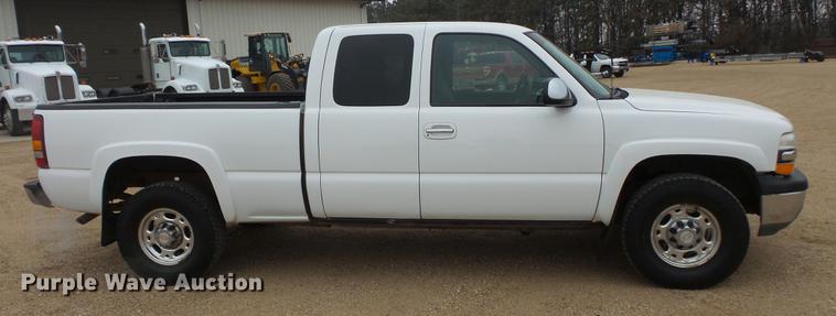 image for item DC4745 2000 Chevrolet Silverado K2500 Ext. Cab pickup truck