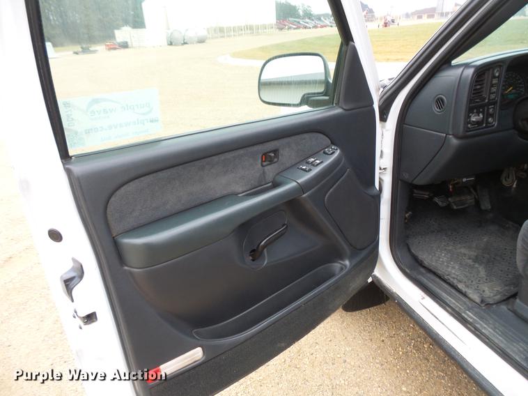 image for item DC4745 2000 Chevrolet Silverado K2500 Ext. Cab pickup truck