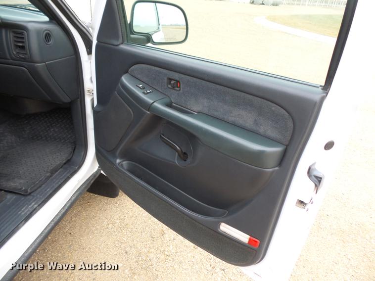 image for item DC4745 2000 Chevrolet Silverado K2500 Ext. Cab pickup truck