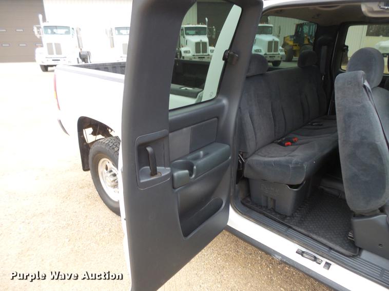 image for item DC4745 2000 Chevrolet Silverado K2500 Ext. Cab pickup truck