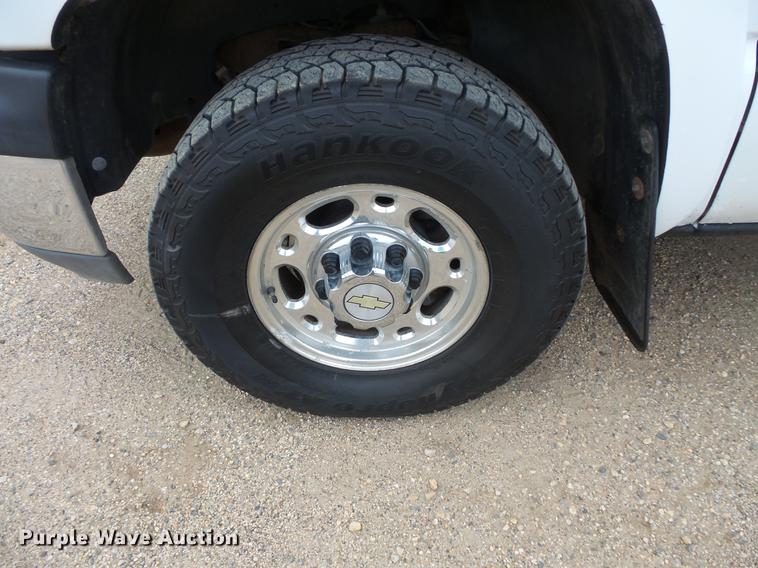 image for item DC4745 2000 Chevrolet Silverado K2500 Ext. Cab pickup truck