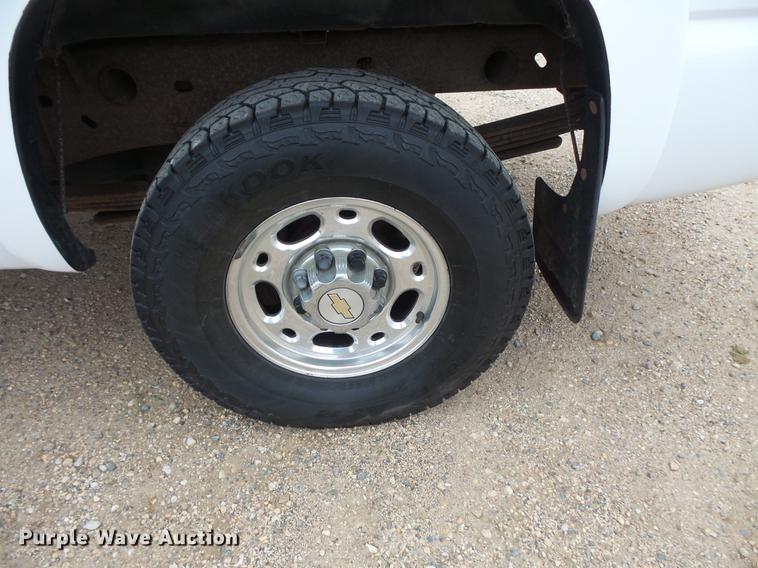 image for item DC4745 2000 Chevrolet Silverado K2500 Ext. Cab pickup truck