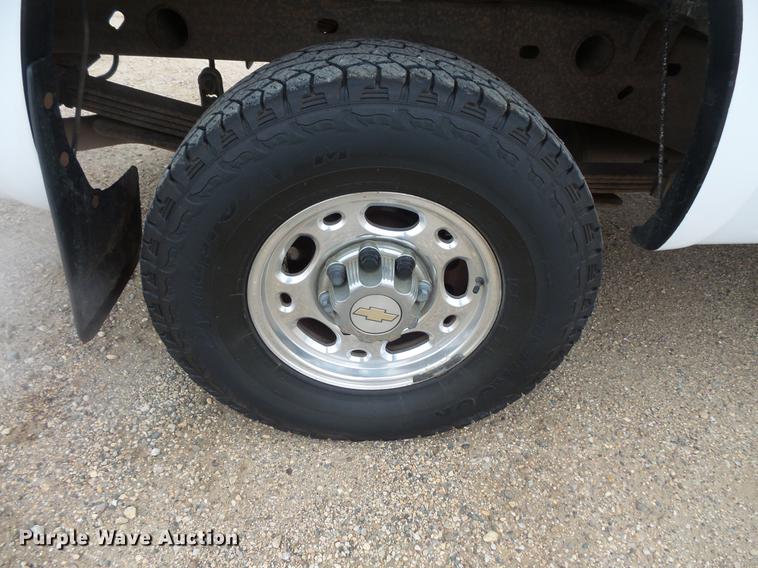 image for item DC4745 2000 Chevrolet Silverado K2500 Ext. Cab pickup truck