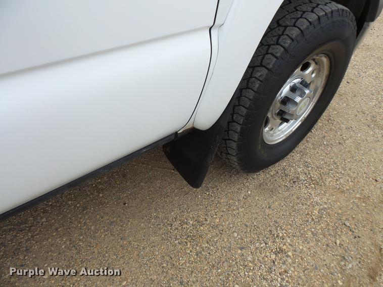 image for item DC4745 2000 Chevrolet Silverado K2500 Ext. Cab pickup truck