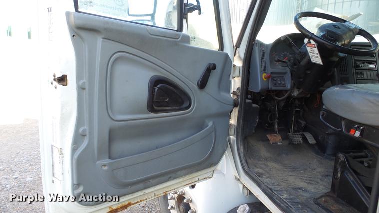 image for item DC5737 2005 International 4400 box truck