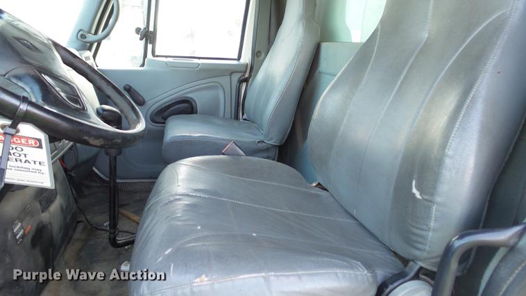 image for item DC5737 2005 International 4400 box truck