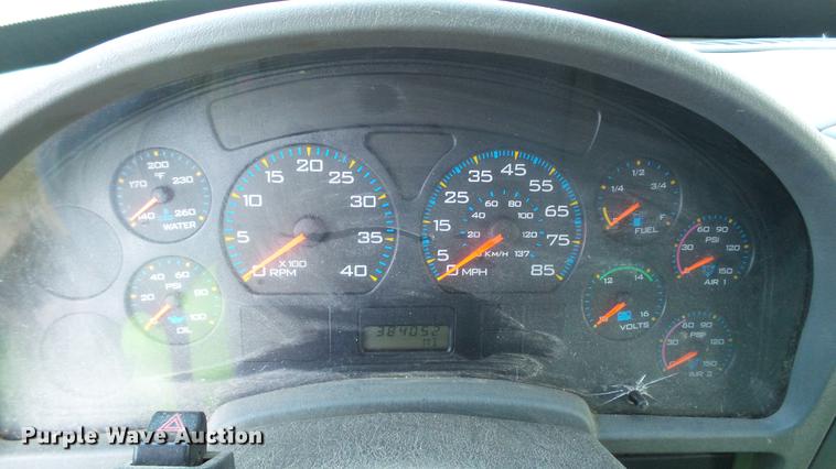 image for item DC5737 2005 International 4400 box truck