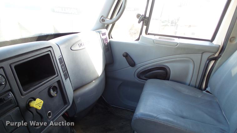 image for item DC5737 2005 International 4400 box truck