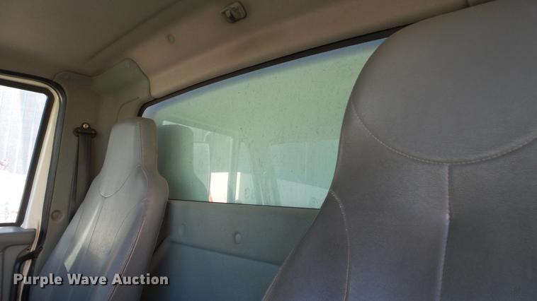 image for item DC5737 2005 International 4400 box truck