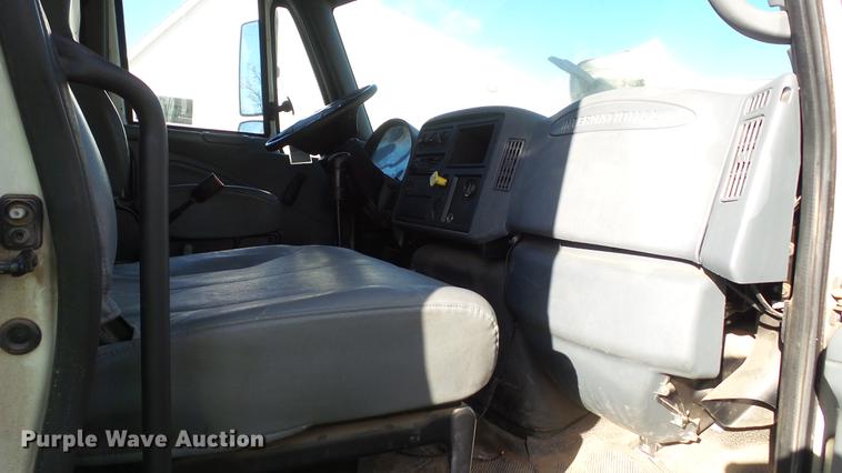 image for item DC5737 2005 International 4400 box truck