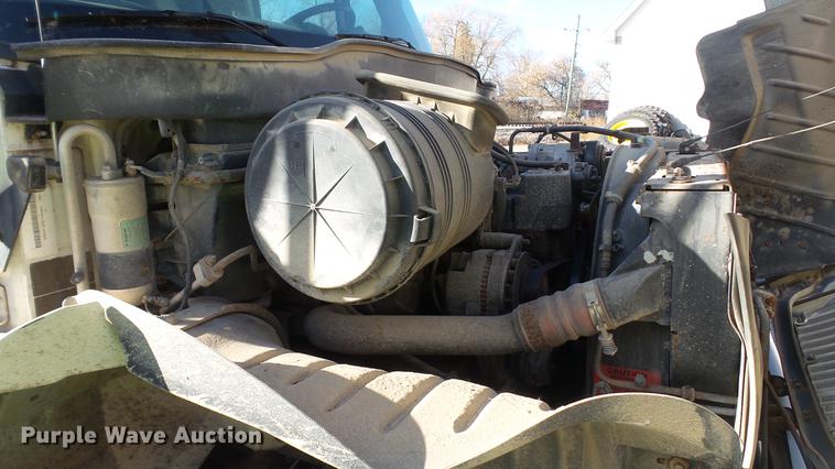 image for item DC5737 2005 International 4400 box truck