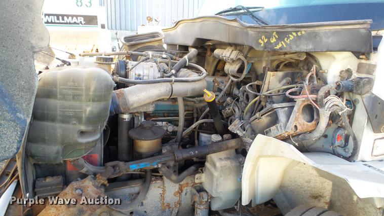 image for item DC5737 2005 International 4400 box truck