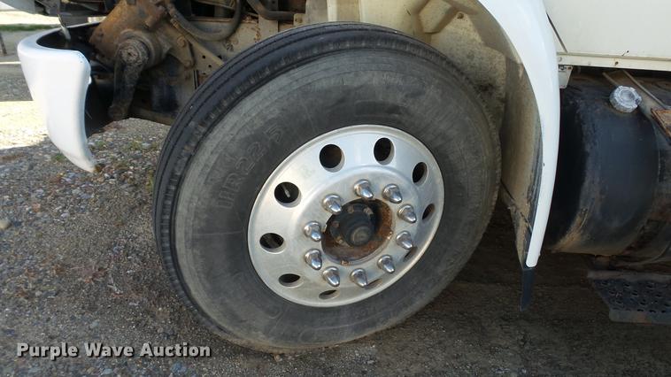 image for item DC5737 2005 International 4400 box truck