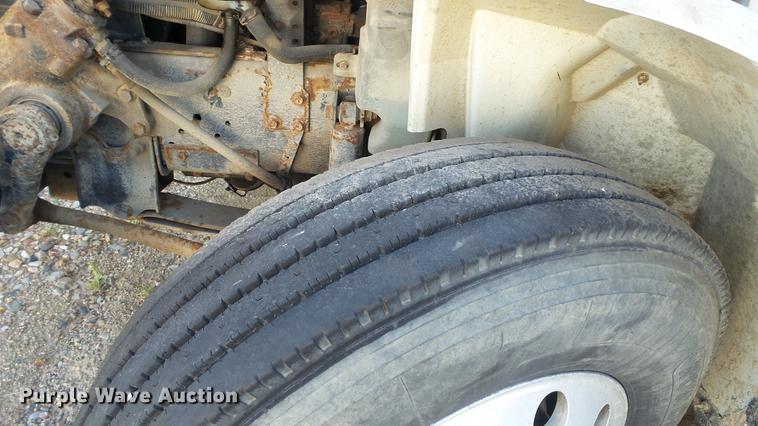 image for item DC5737 2005 International 4400 box truck