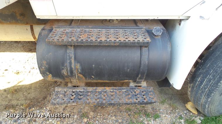 image for item DC5737 2005 International 4400 box truck