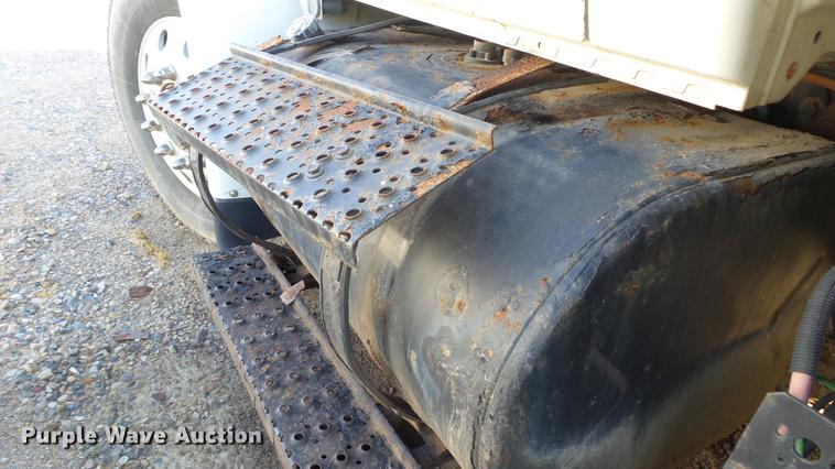 image for item DC5737 2005 International 4400 box truck