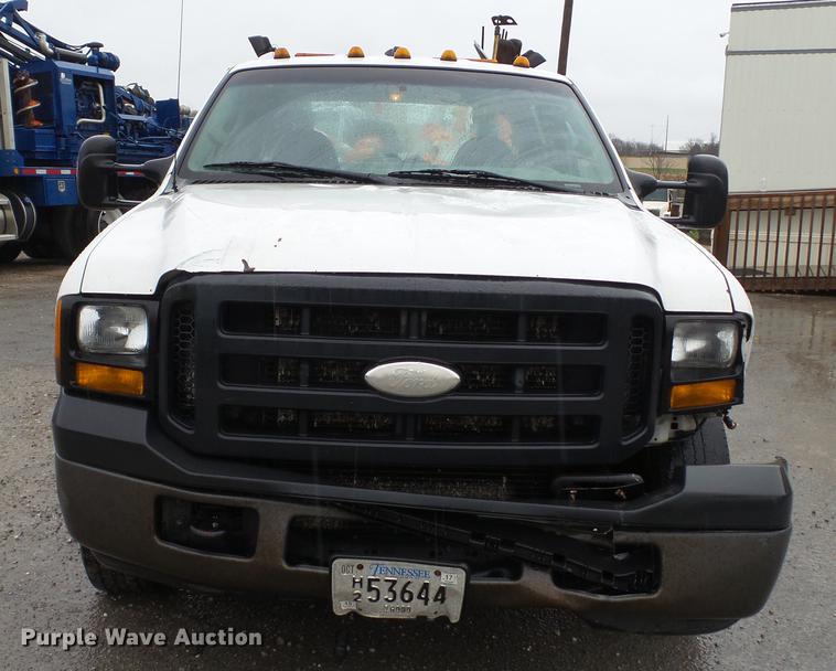 image for item DC5739 2007 Ford F350 Super Duty Crew Cab utility bed pickup truck