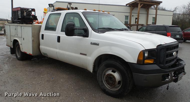 image for item DC5739 2007 Ford F350 Super Duty Crew Cab utility bed pickup truck