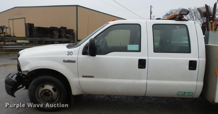 image for item DC5739 2007 Ford F350 Super Duty Crew Cab utility bed pickup truck
