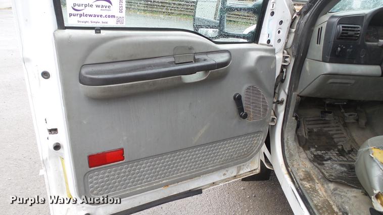 image for item DC5739 2007 Ford F350 Super Duty Crew Cab utility bed pickup truck