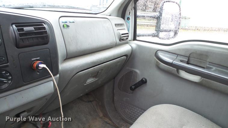 image for item DC5739 2007 Ford F350 Super Duty Crew Cab utility bed pickup truck