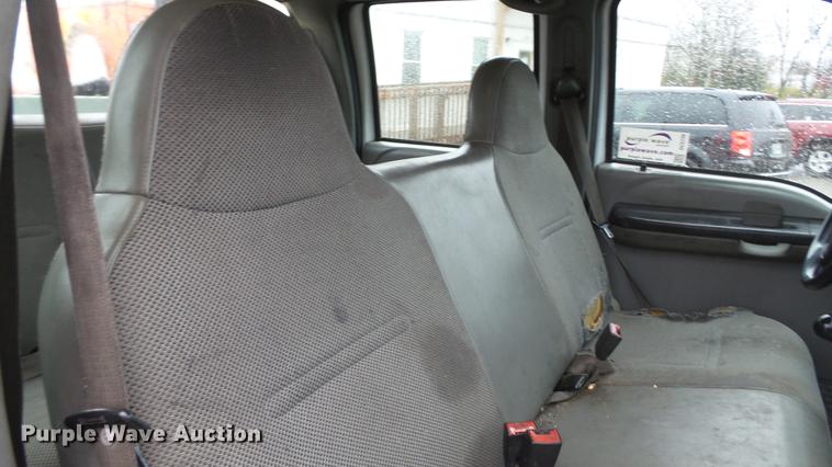 image for item DC5739 2007 Ford F350 Super Duty Crew Cab utility bed pickup truck