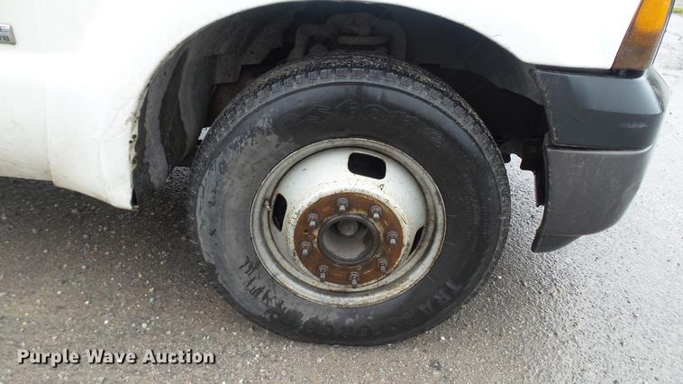 image for item DC5739 2007 Ford F350 Super Duty Crew Cab utility bed pickup truck