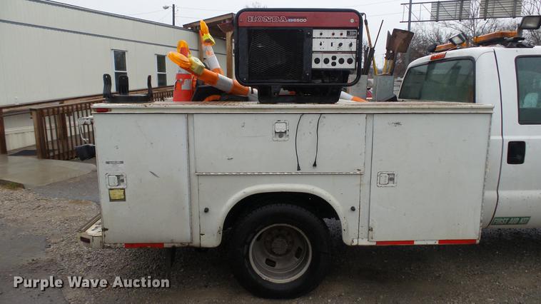 image for item DC5739 2007 Ford F350 Super Duty Crew Cab utility bed pickup truck