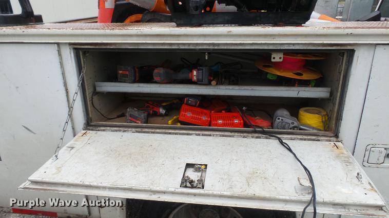 image for item DC5739 2007 Ford F350 Super Duty Crew Cab utility bed pickup truck