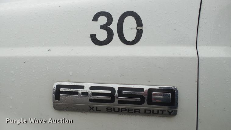 image for item DC5739 2007 Ford F350 Super Duty Crew Cab utility bed pickup truck