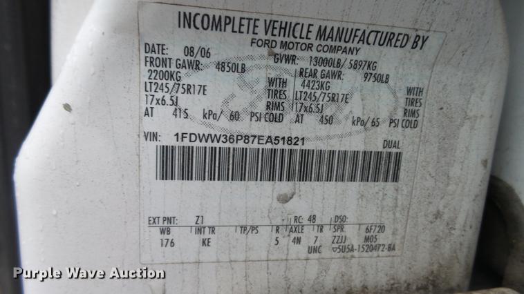 image for item DC5739 2007 Ford F350 Super Duty Crew Cab utility bed pickup truck