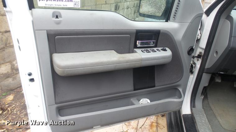 image for item DC5740 2006 Ford F150 SuperCab pickup truck