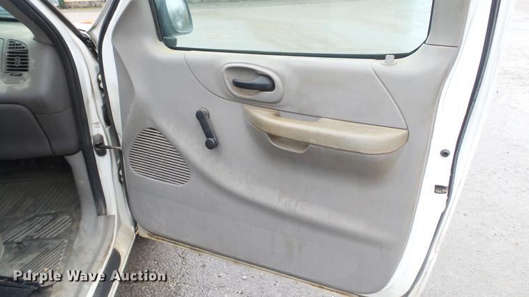 image for item DC5741 1999 Ford F150 SuperCab pickup truck