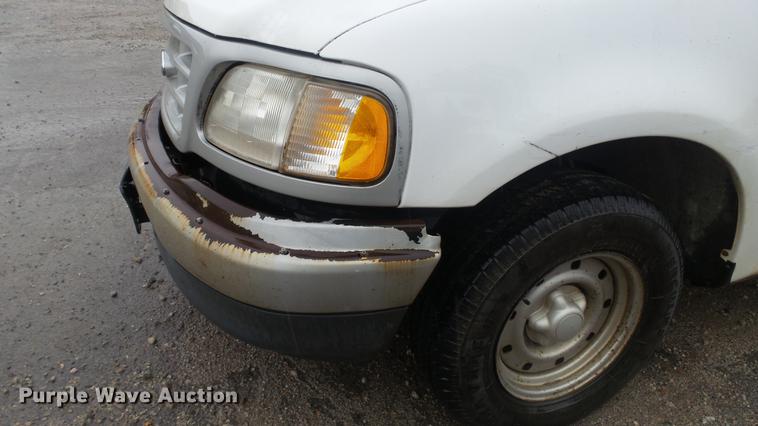 image for item DC5741 1999 Ford F150 SuperCab pickup truck